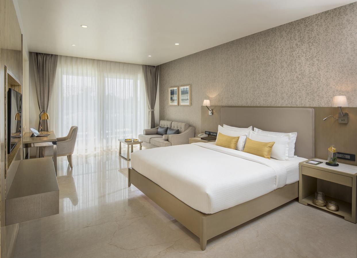 Kabir Hotel & Spa Vadodara Exterior foto