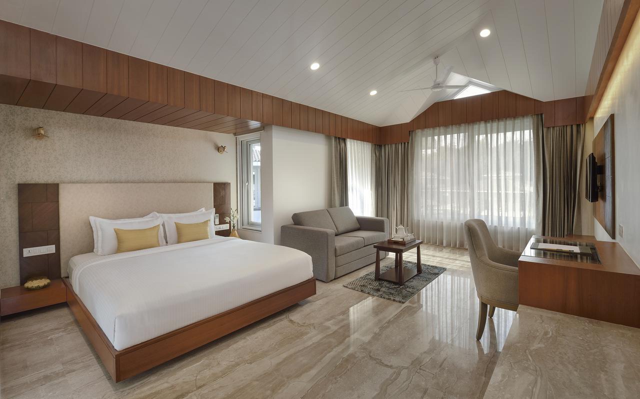 Kabir Hotel & Spa Vadodara Exterior foto