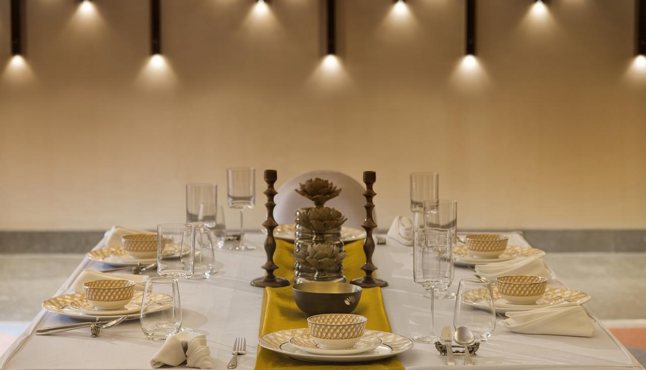 Kabir Hotel & Spa Vadodara Exterior foto